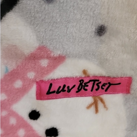 Betsey Johnson Adorable Snowmen Ultra Soft Plush Fleece Throw Blanket - Picture 6 of 6